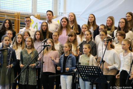 Otroci Osnovne šole Šmartno v Tuhinju z glasbo razpeli jadra (32)